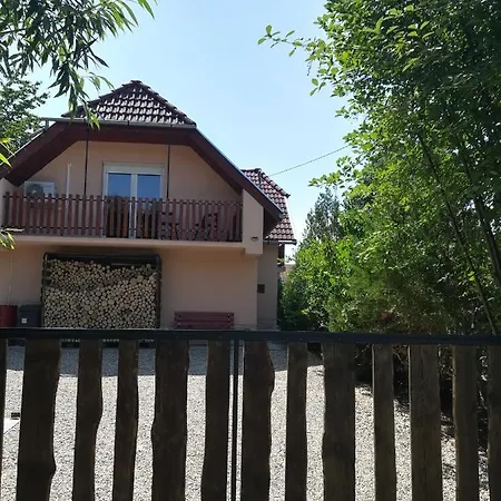 Holiday home Harmas Apartman - Zsoryfuerdo Mezokoevesd